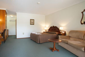 Queen Spa Room - Golden Grain Motor Inn Horsham